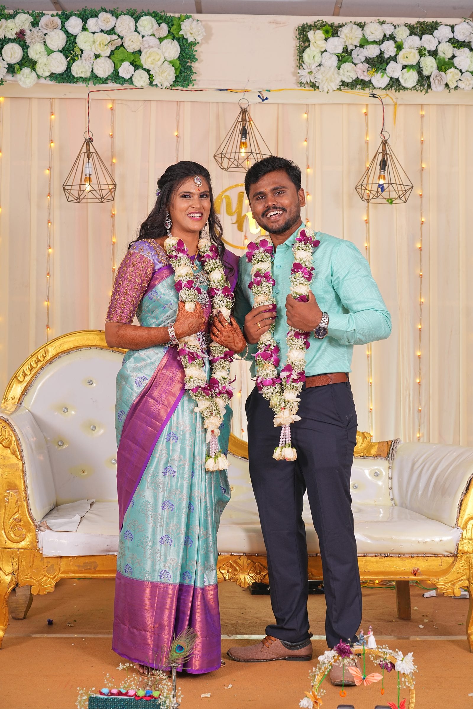 Yuvasriee and Yokesh in their garlands